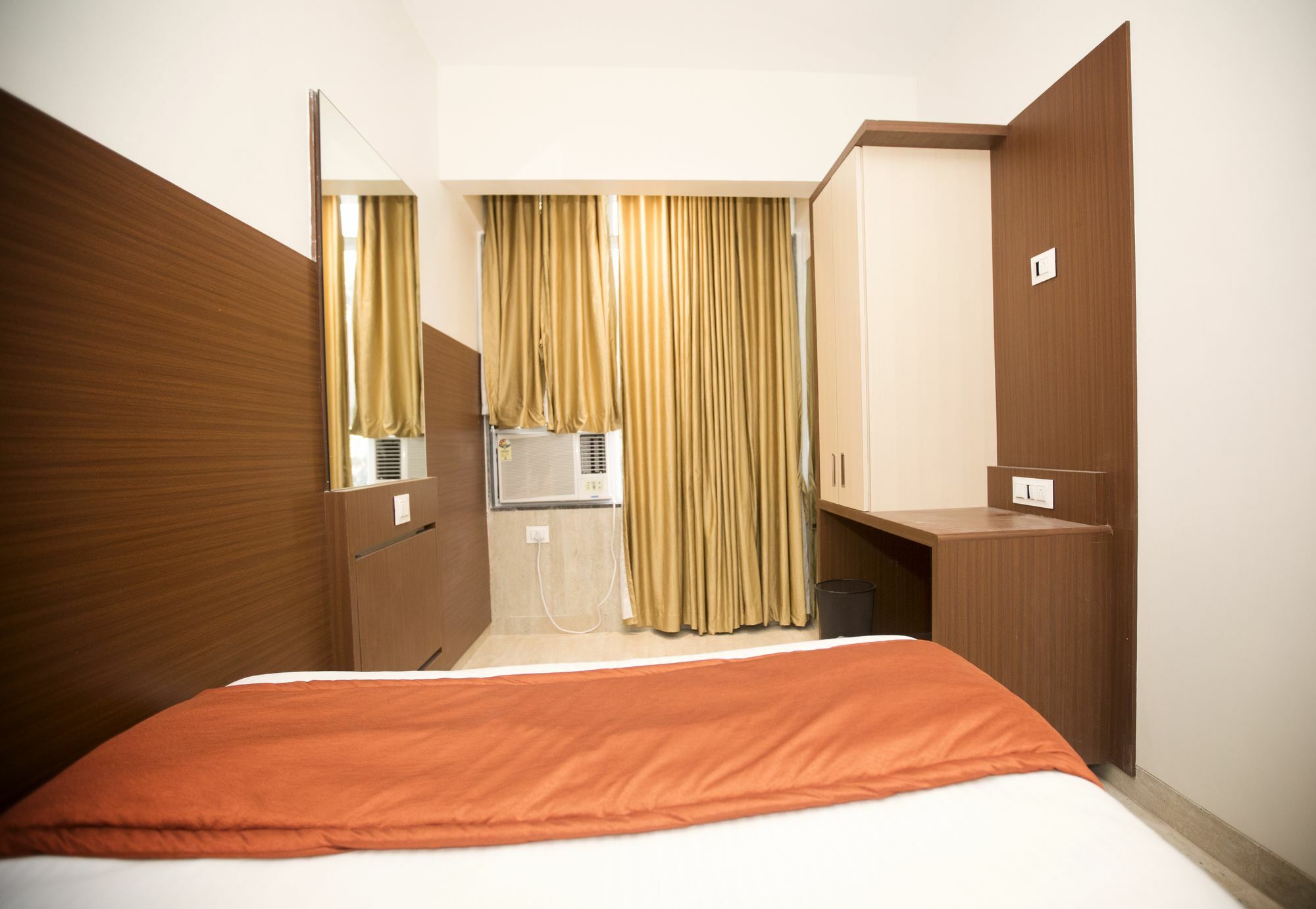 Hotel Spring Inn مومباي المظهر الخارجي الصورة